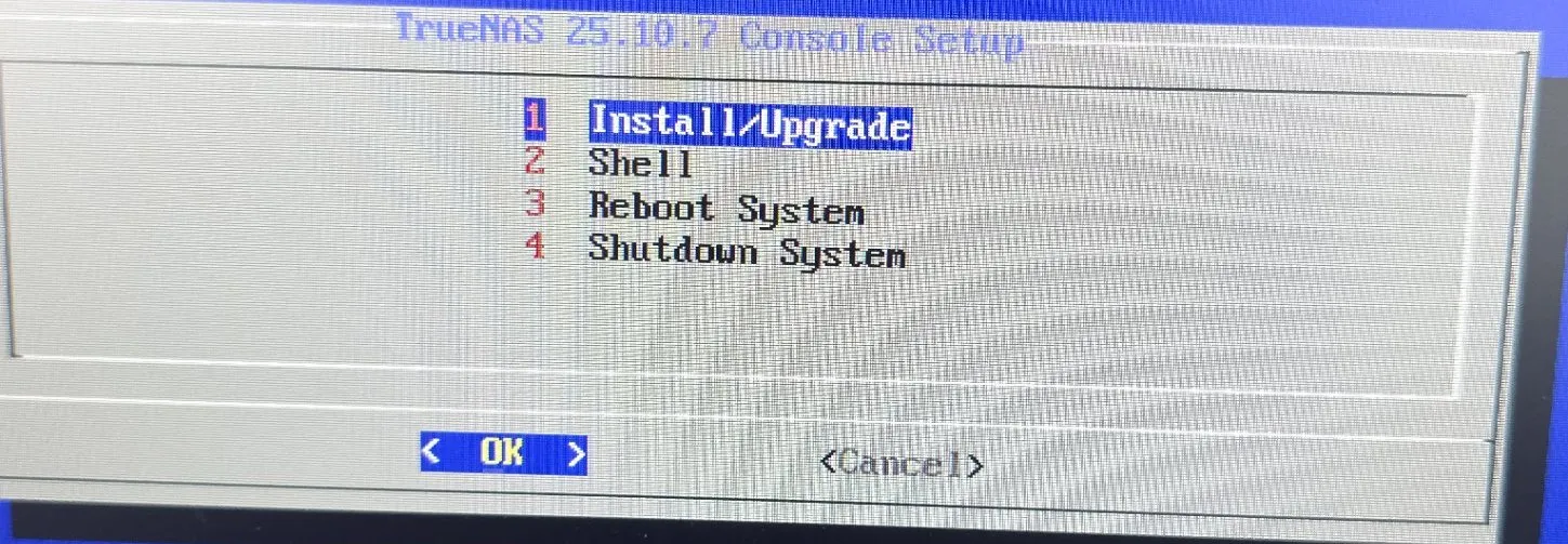 USB 부팅 후 TrueNAS 설치 콘솔